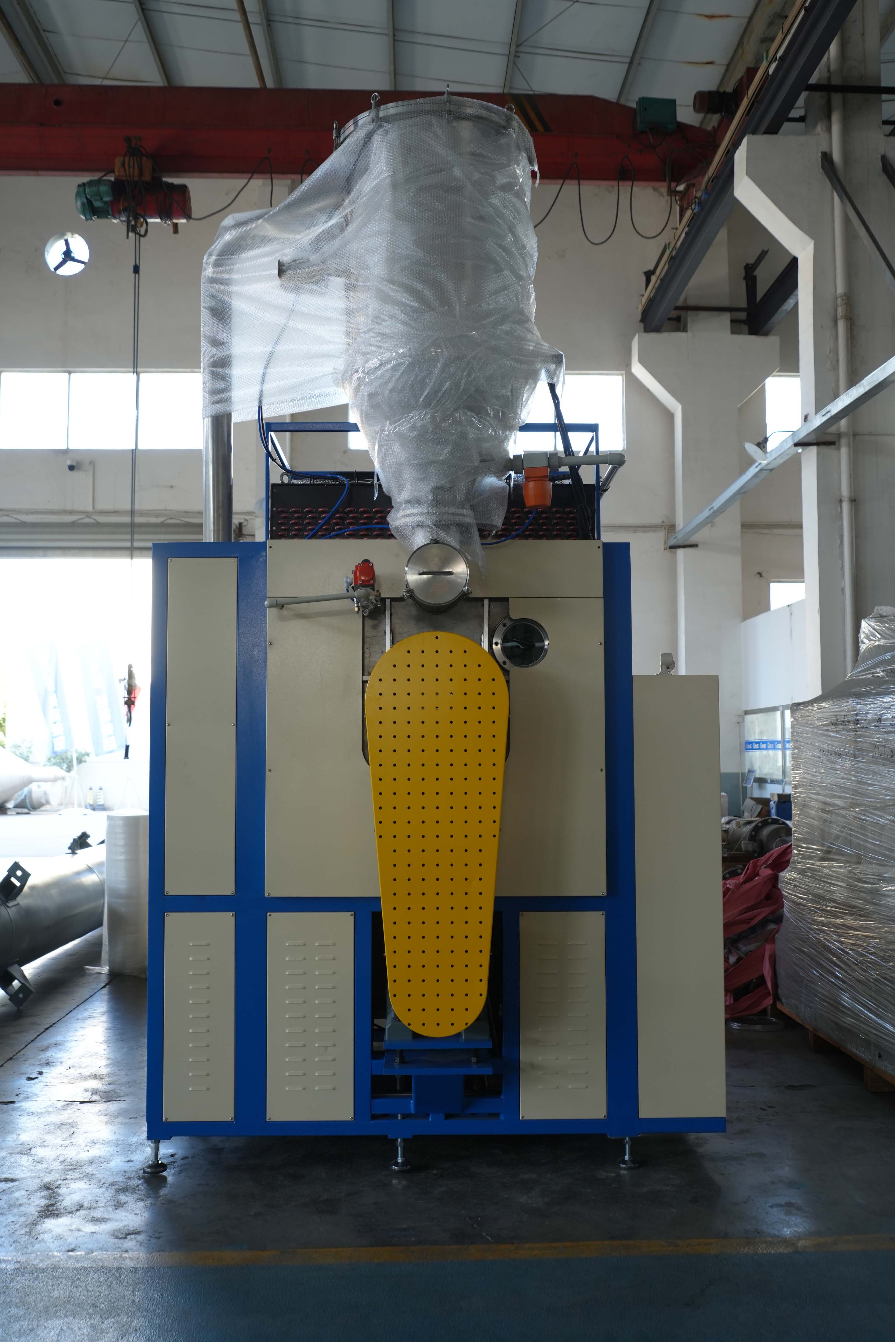 Low-temperature evaporation concentrator