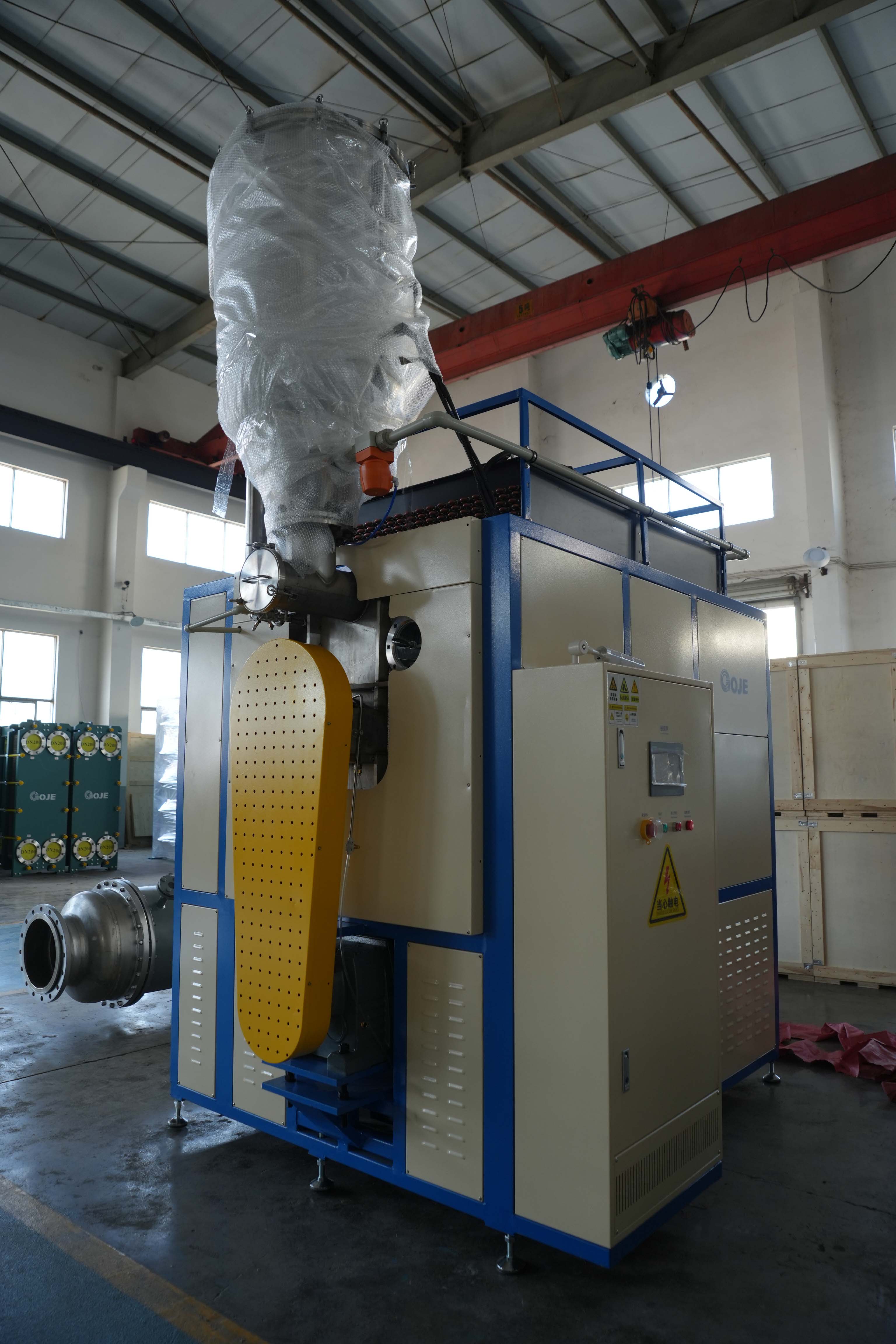 Low-temperature evaporation concentrator